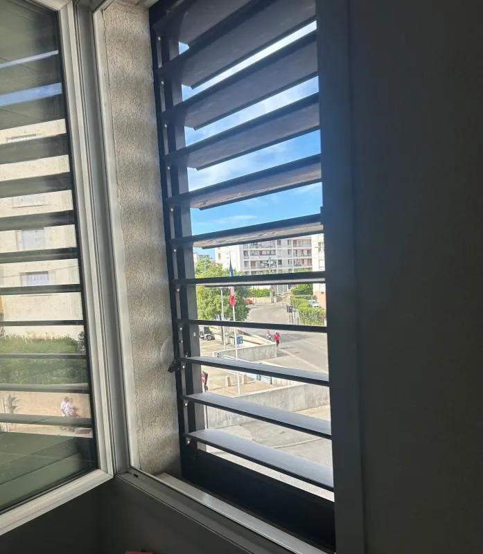 Studio meublé à Nîmes face à l'hôtel de police – Investissement rentable 