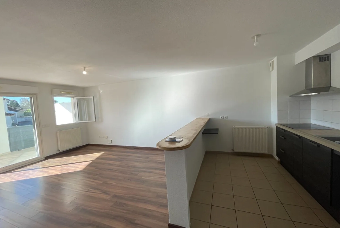 À vendre appartement T3 lumineux de 69 m² à Lons avec terrasse et parking 