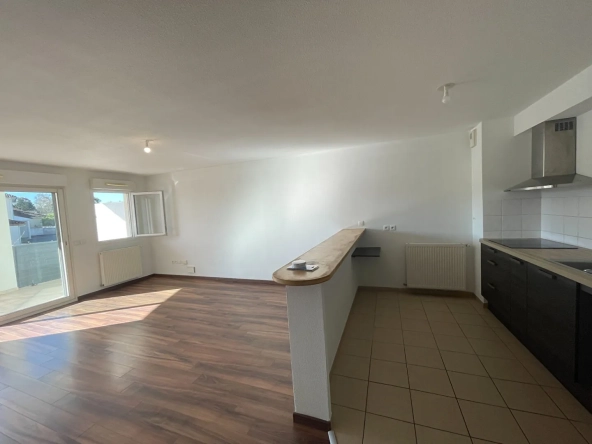 À vendre appartement T3 lumineux de 69 m² à Lons avec terrasse et parking