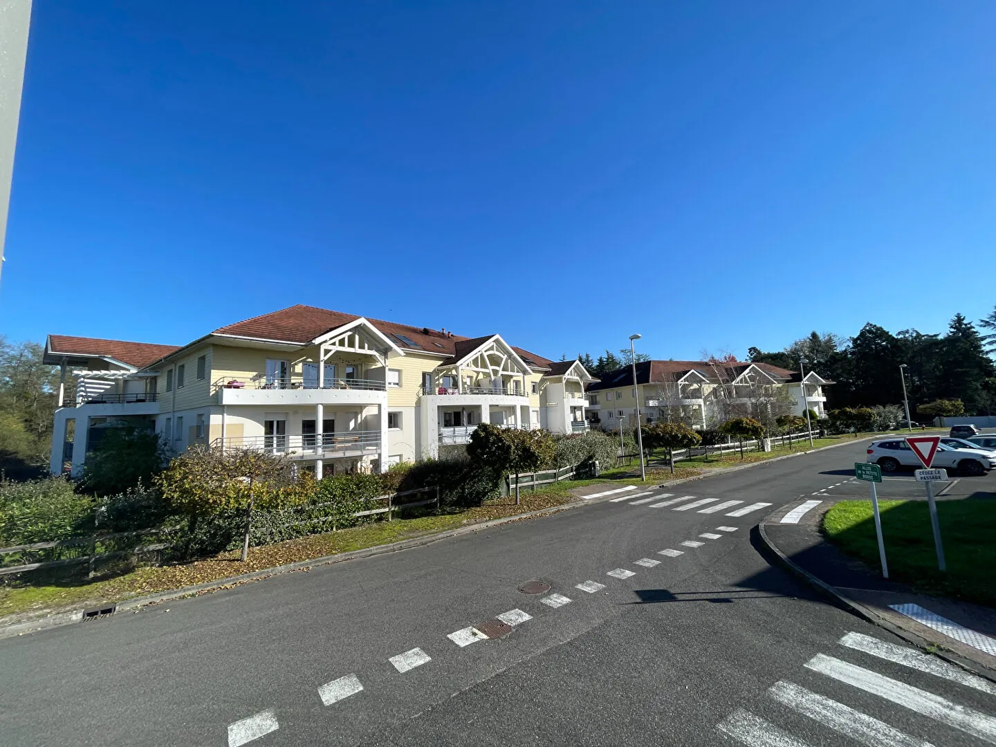 À vendre appartement T3 lumineux de 69 m² à Lons avec terrasse et parking 