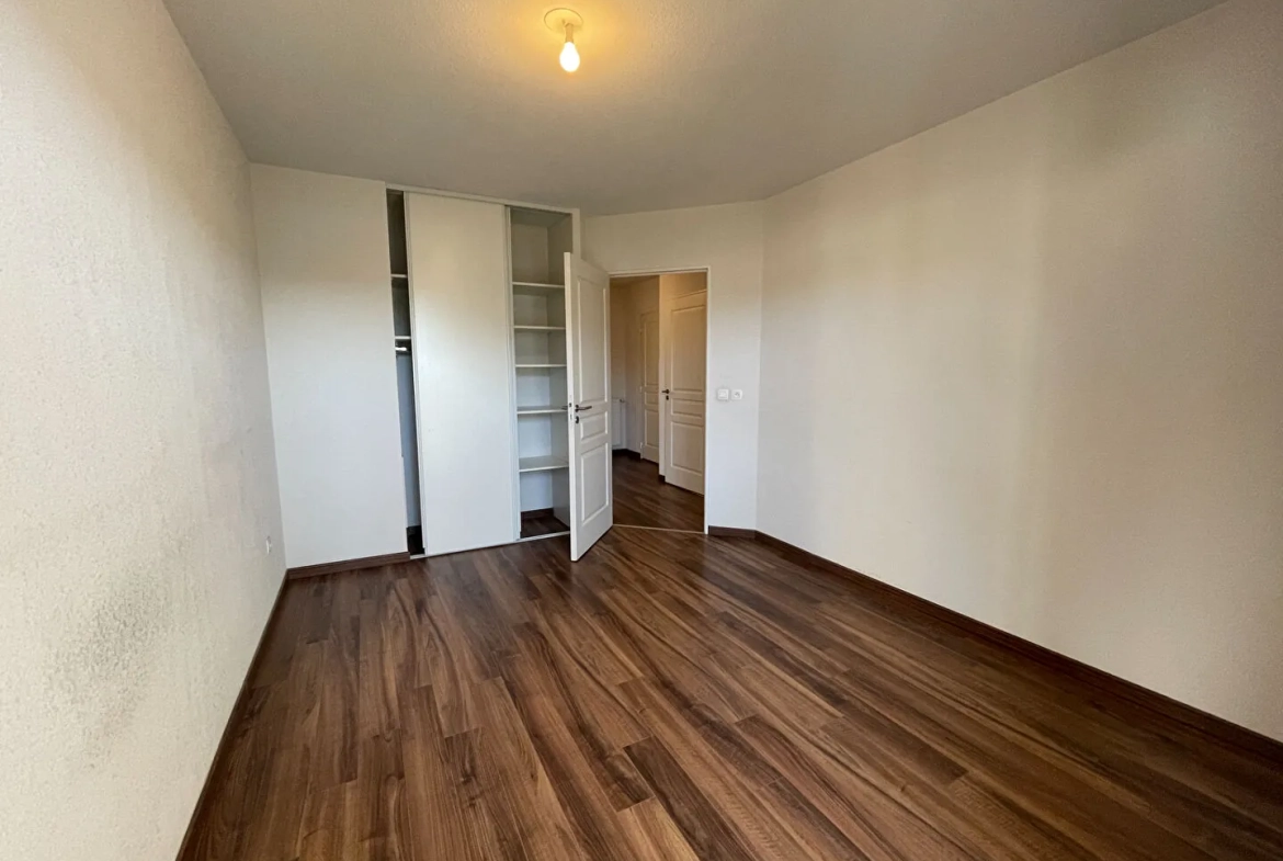À vendre appartement T3 lumineux de 69 m² à Lons avec terrasse et parking 