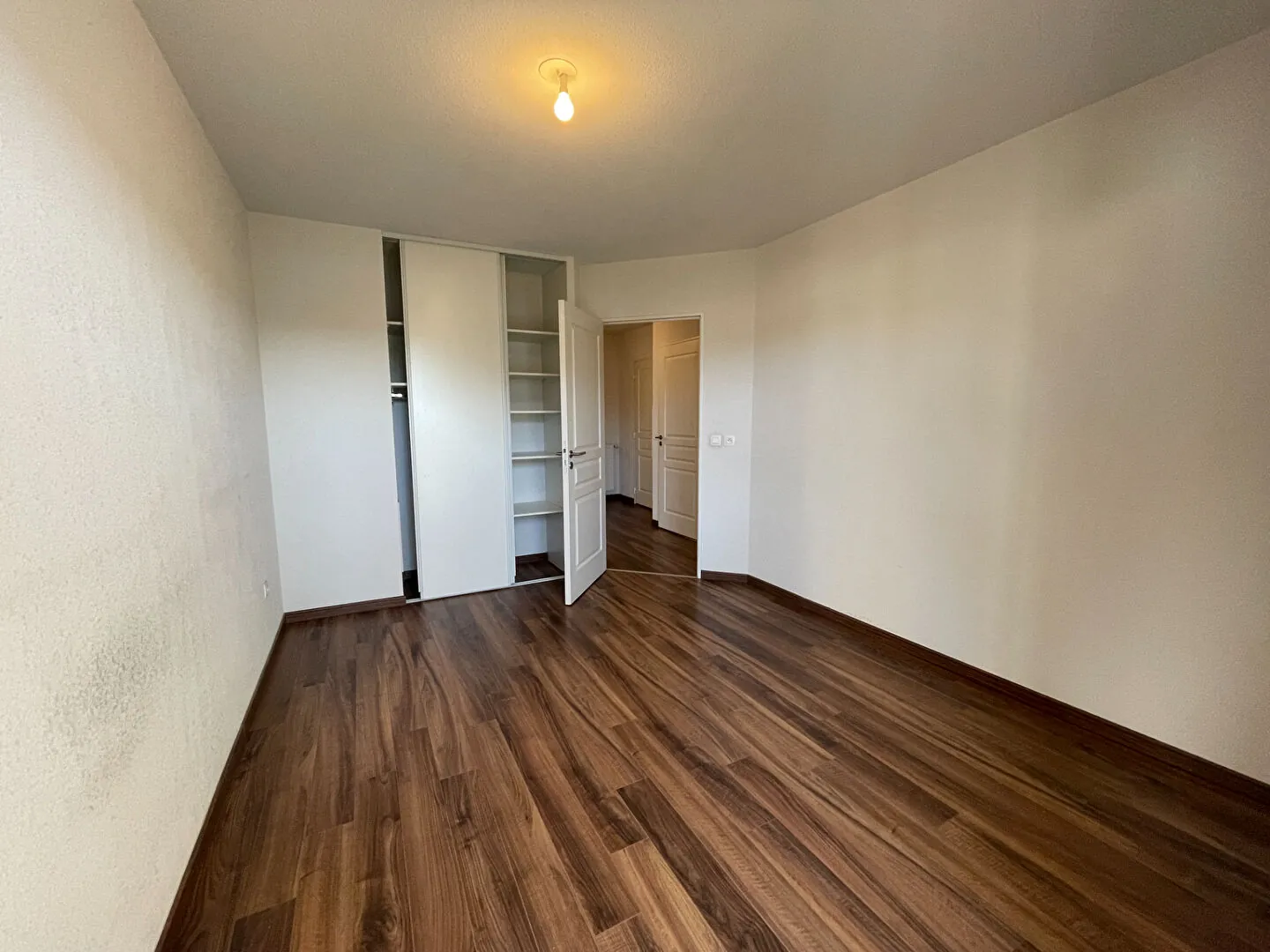 À vendre appartement T3 lumineux de 69 m² à Lons avec terrasse et parking 