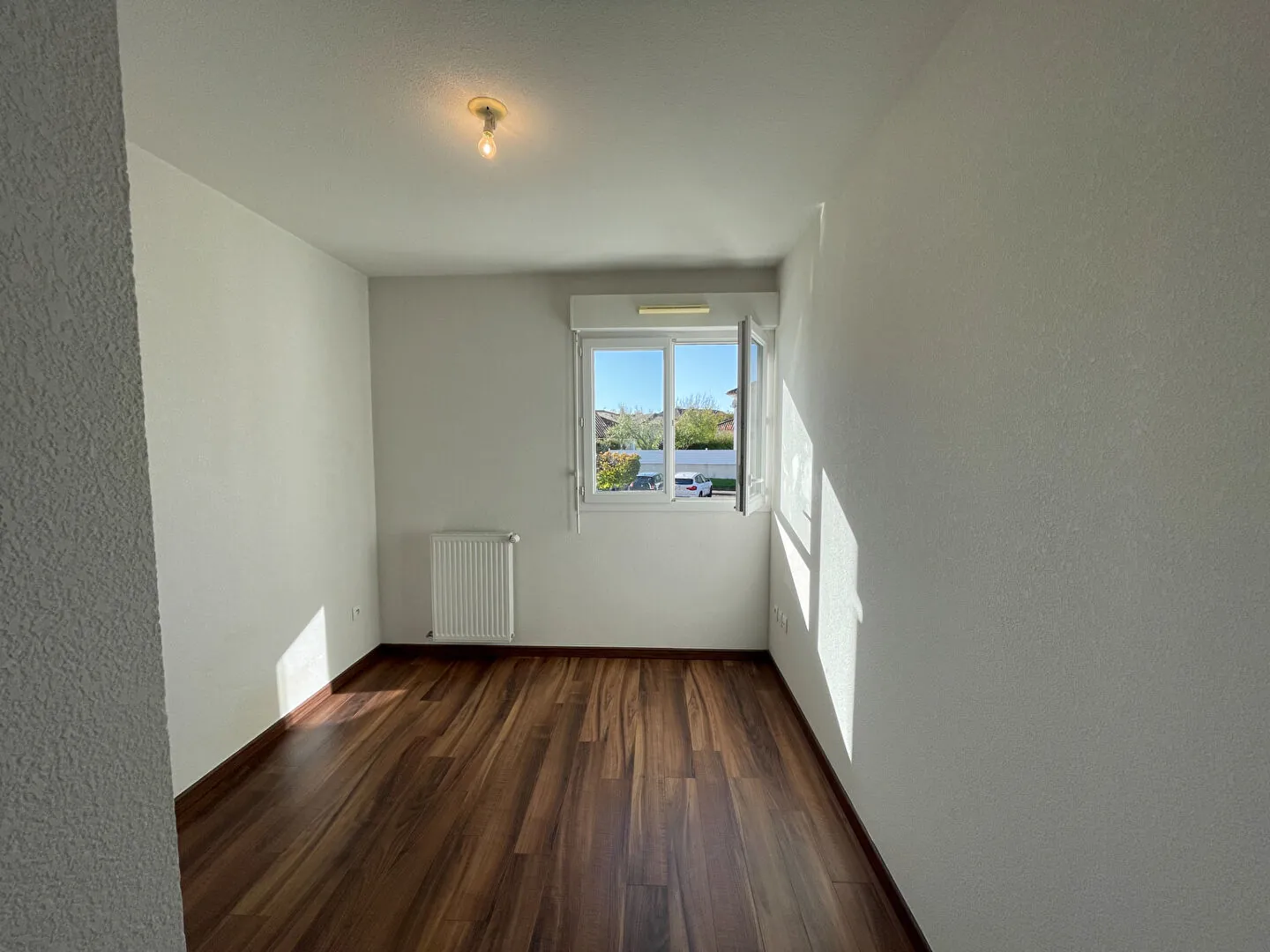 À vendre appartement T3 lumineux de 69 m² à Lons avec terrasse et parking 