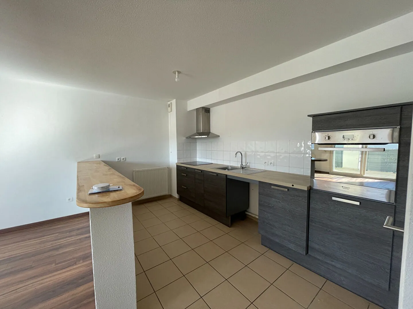 À vendre appartement T3 lumineux de 69 m² à Lons avec terrasse et parking 