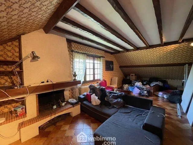 Maison à Vendre de 153m² à Noyon avec Grand Terrain et Sous-Sol Complet 
