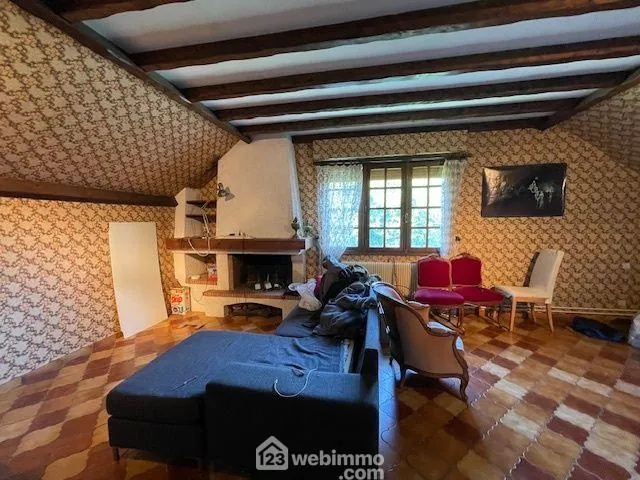 Maison à Vendre de 153m² à Noyon avec Grand Terrain et Sous-Sol Complet 