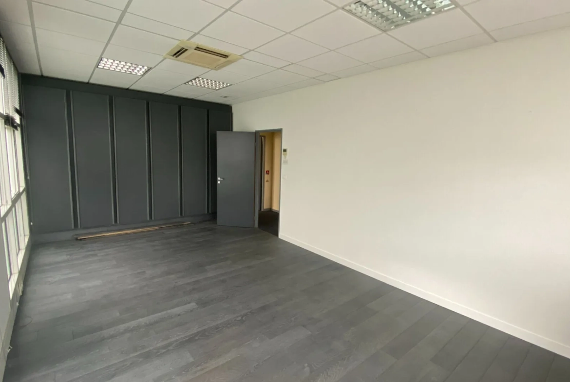 Bureaux modulables de 200 m2 à Billère avec parking - Idéal pour votre activité 