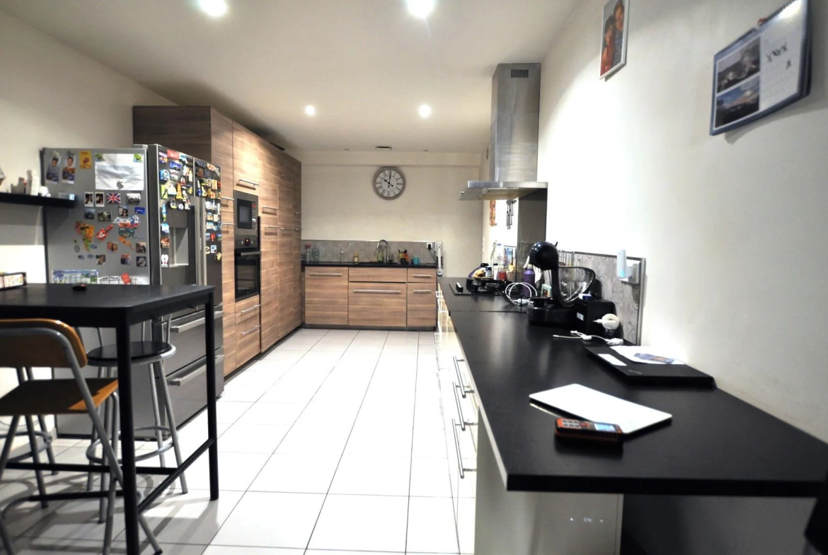Maison à vendre au centre de Langoiran avec 7 chambres et jardin de 150 m² 