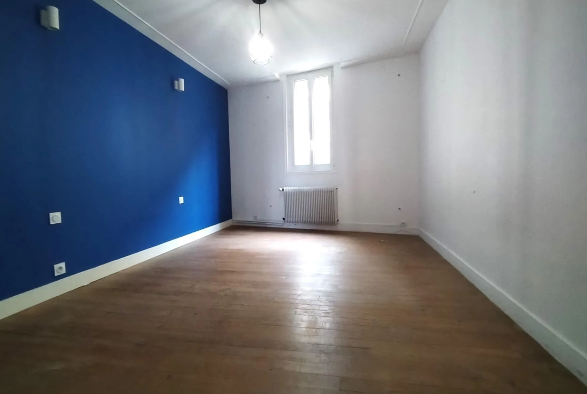 Maison à vendre au centre de Langoiran avec 7 chambres et jardin de 150 m² 