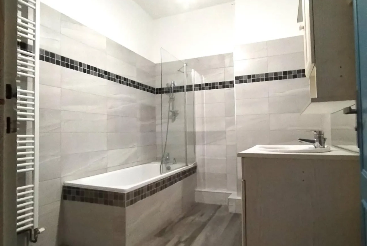 Maison à vendre au centre de Langoiran avec 7 chambres et jardin de 150 m² 
