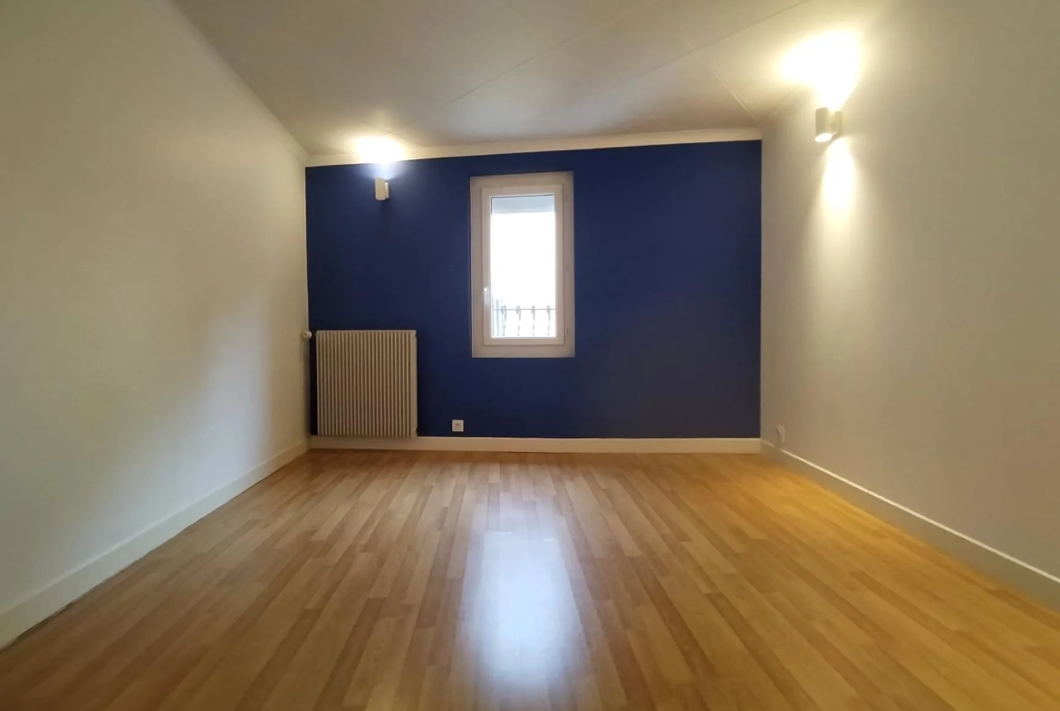Maison à vendre au centre de Langoiran avec 7 chambres et jardin de 150 m² 