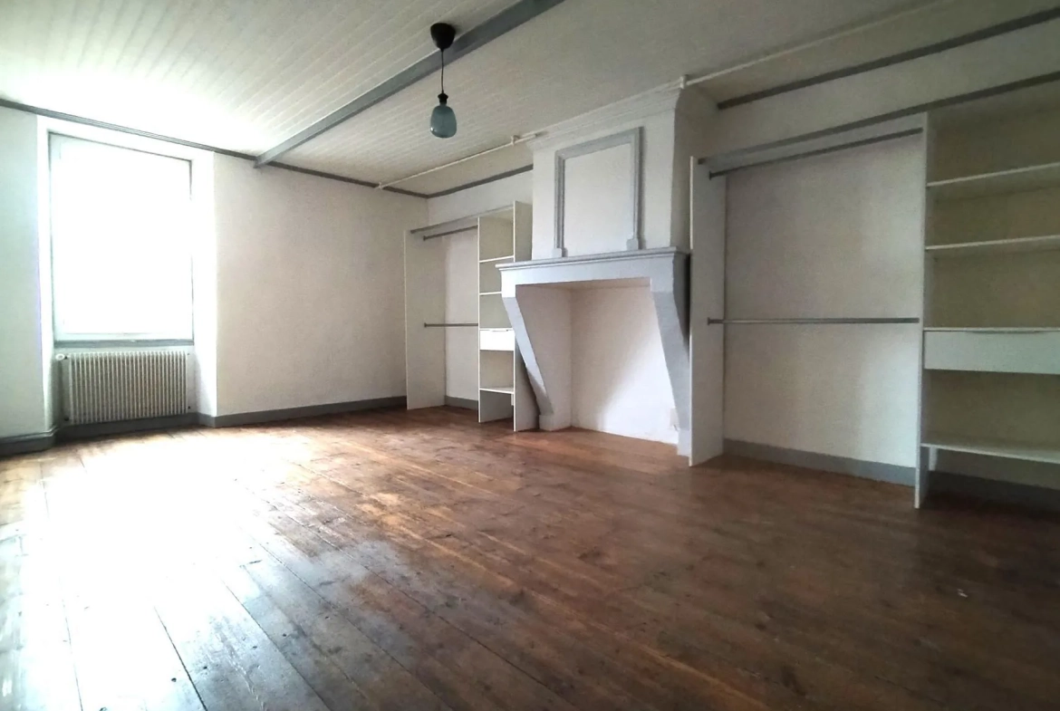 Maison à vendre au centre de Langoiran avec 7 chambres et jardin de 150 m² 