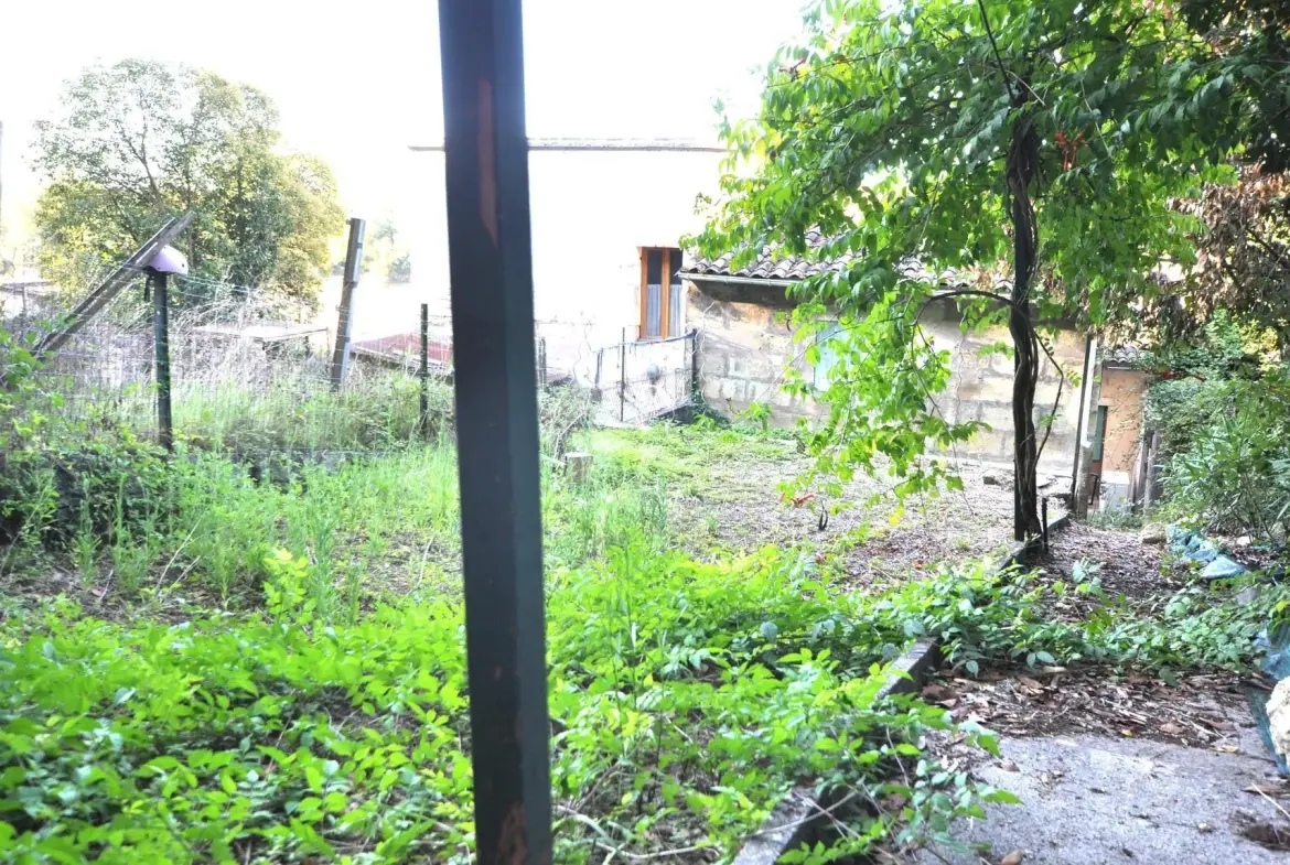 Maison à vendre au centre de Langoiran avec 7 chambres et jardin de 150 m² 