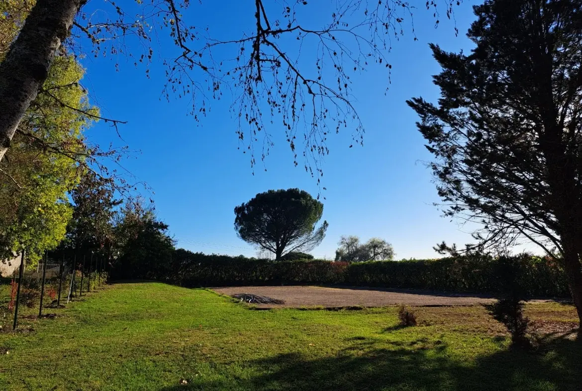 Beau terrain constructible à Uzeste de 1844 m² avec emplacement idéal 