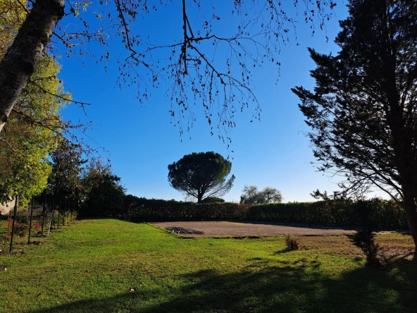 Beau terrain constructible à Uzeste de 1844 m² avec emplacement idéal