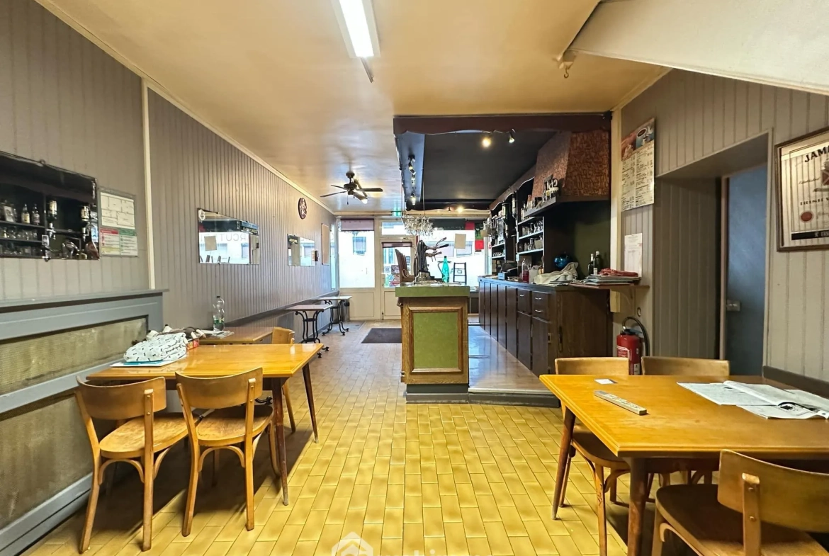 Immeuble de 305 m² à vendre à Crécy-sur-Serre - Opportunité commerciale et résidentielle 