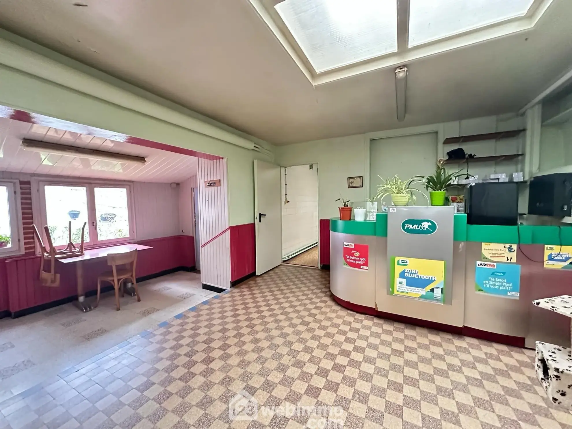 Immeuble de 305 m² à vendre à Crécy-sur-Serre - Opportunité commerciale et résidentielle 