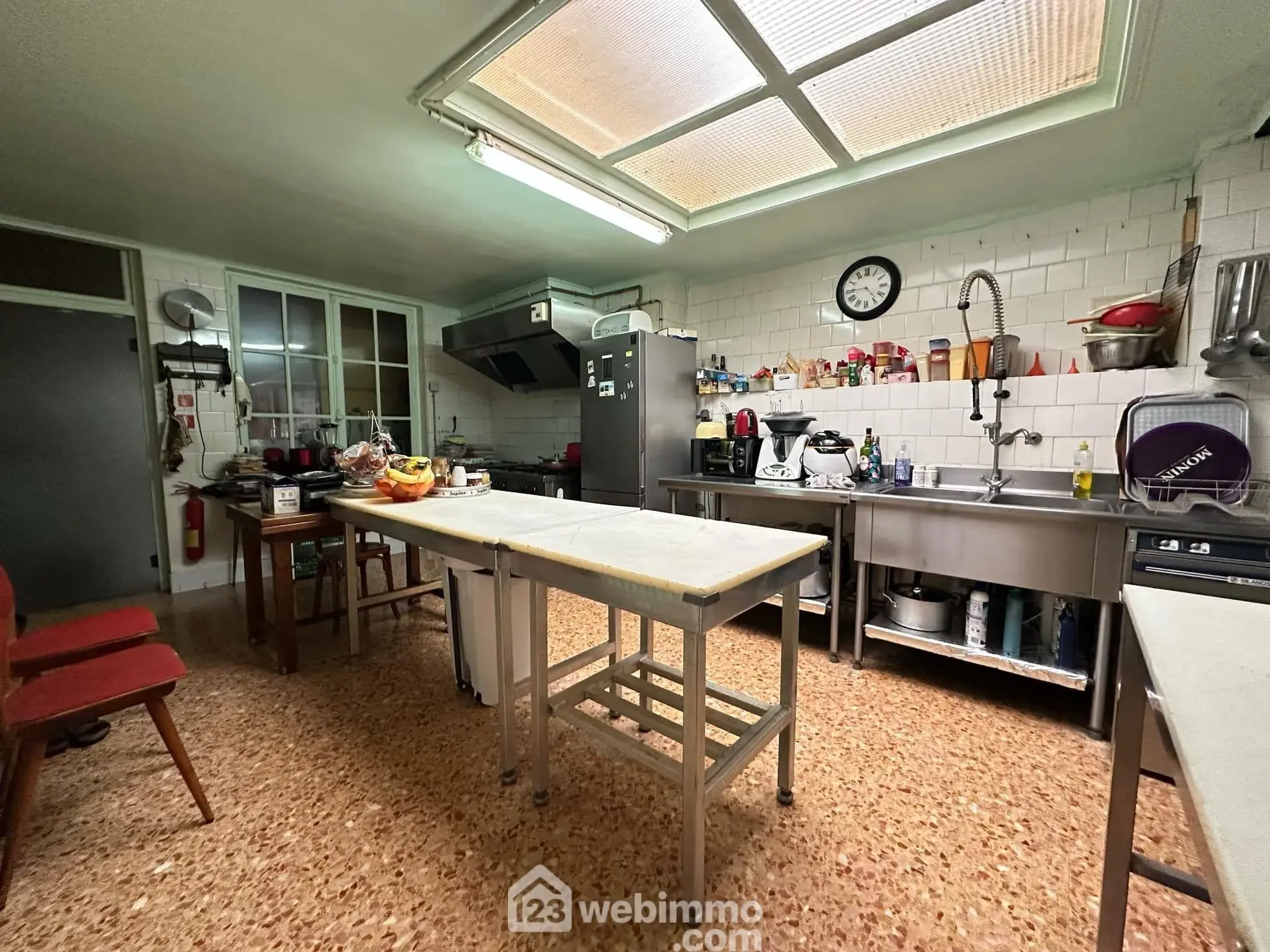 Immeuble de 305 m² à vendre à Crécy-sur-Serre - Opportunité commerciale et résidentielle 