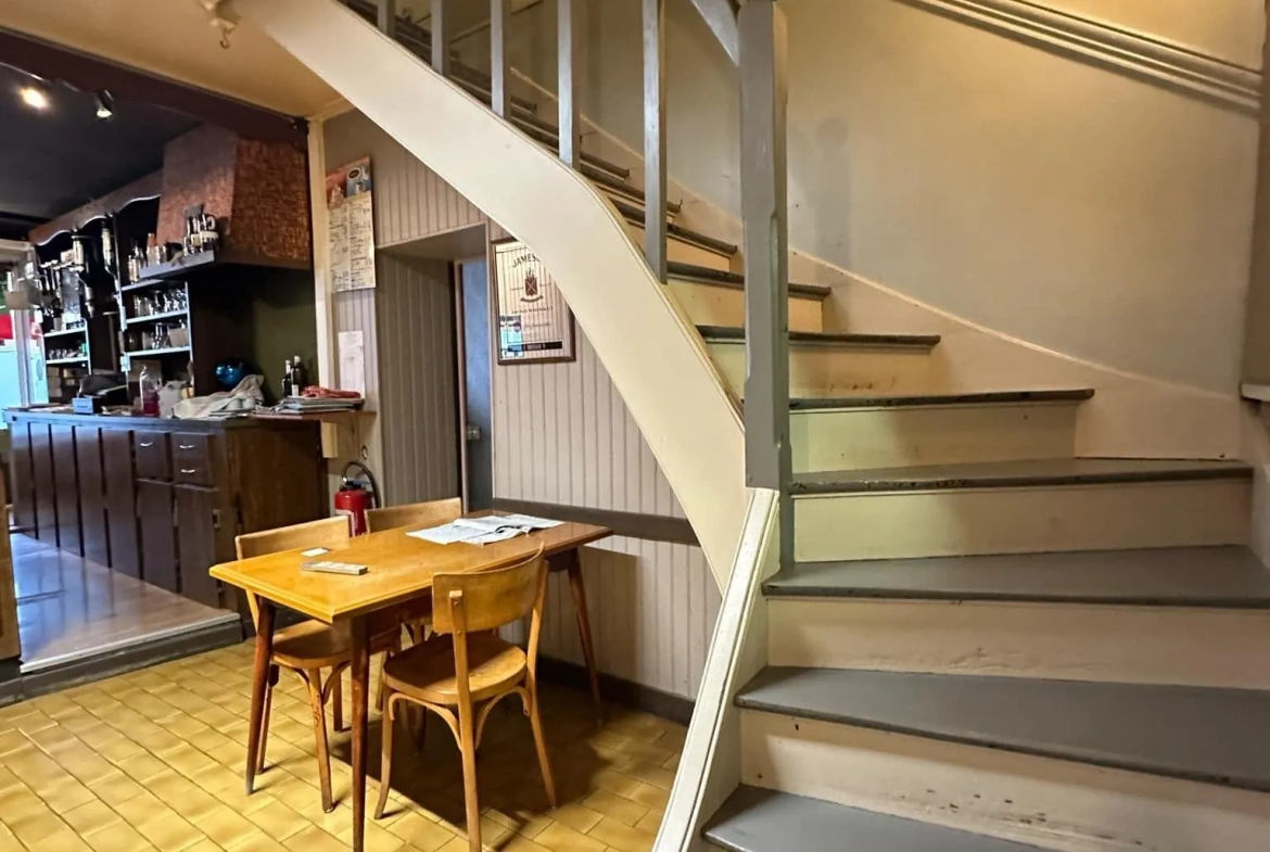 Immeuble de 305 m² à vendre à Crécy-sur-Serre - Opportunité commerciale et résidentielle 