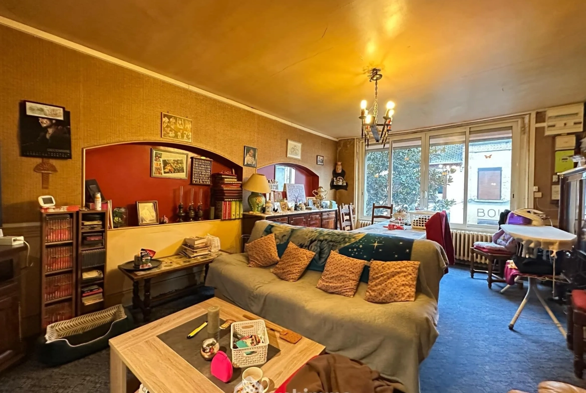 Immeuble de 305 m² à vendre à Crécy-sur-Serre - Opportunité commerciale et résidentielle 