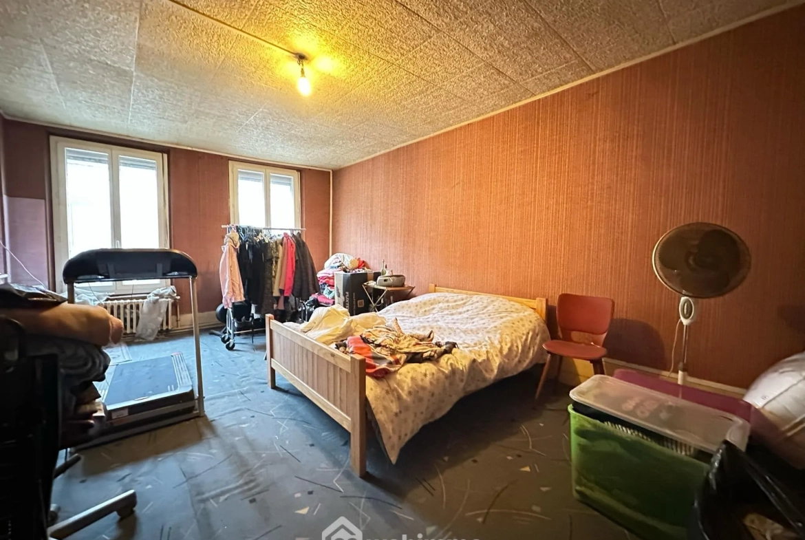 Immeuble de 305 m² à vendre à Crécy-sur-Serre - Opportunité commerciale et résidentielle 