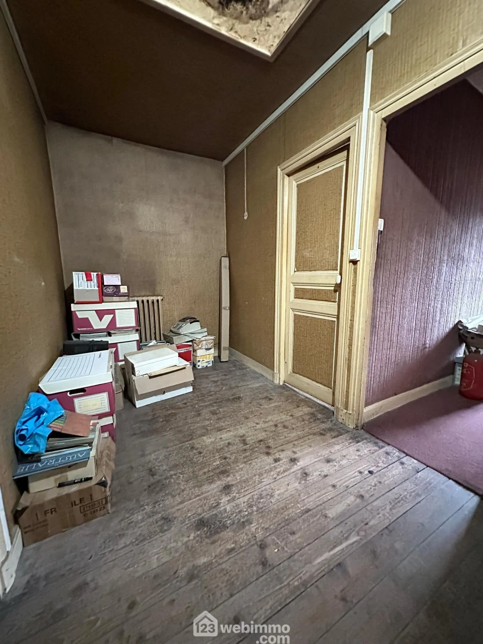Immeuble de 305 m² à vendre à Crécy-sur-Serre - Opportunité commerciale et résidentielle 