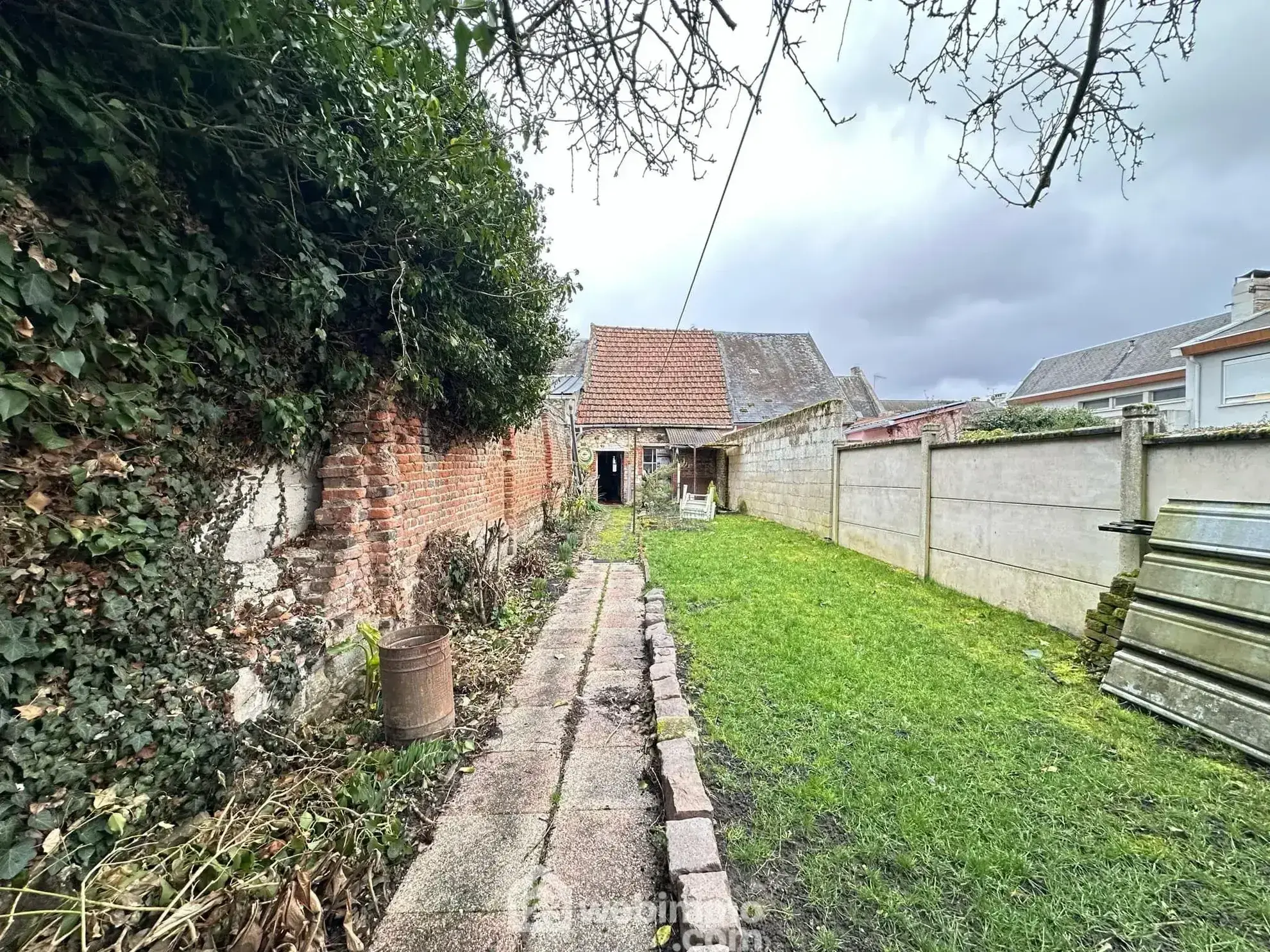 Immeuble de 305 m² à vendre à Crécy-sur-Serre - Opportunité commerciale et résidentielle 