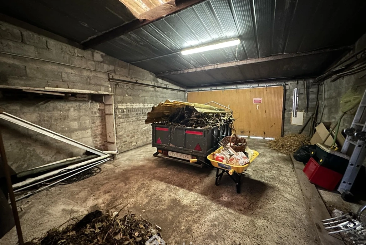 Immeuble de 305 m² à vendre à Crécy-sur-Serre - Opportunité commerciale et résidentielle 
