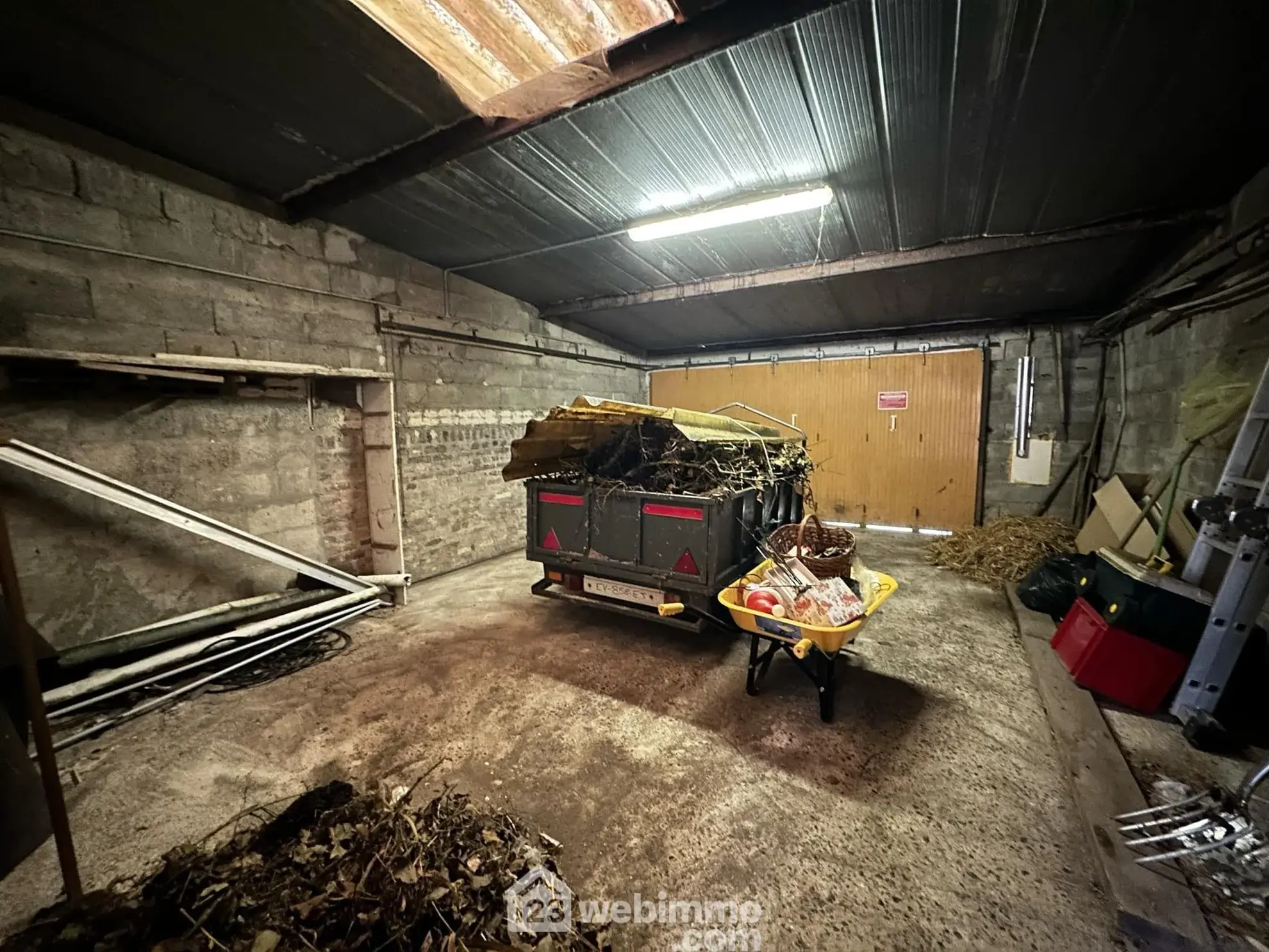Immeuble de 305 m² à vendre à Crécy-sur-Serre - Opportunité commerciale et résidentielle 