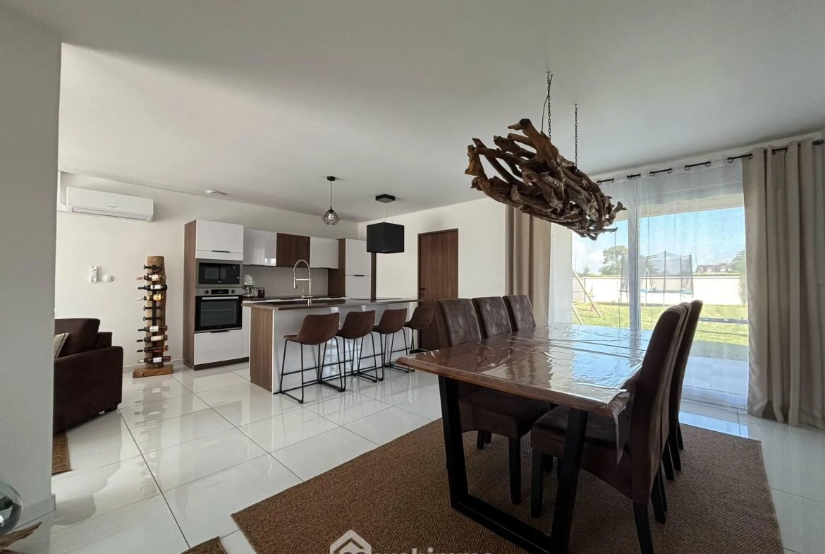 Maison moderne de 105 m² à Châtellerault avec terrain clos et garage 