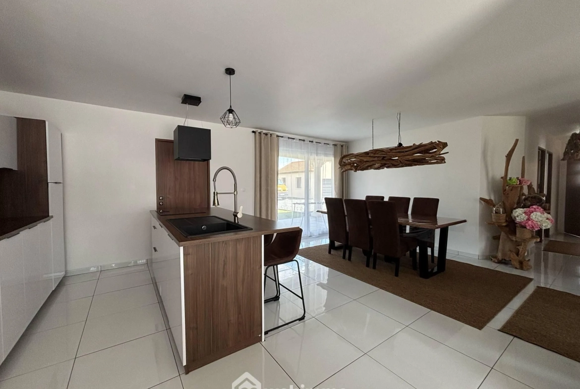 Maison moderne de 105 m² à Châtellerault avec terrain clos et garage 