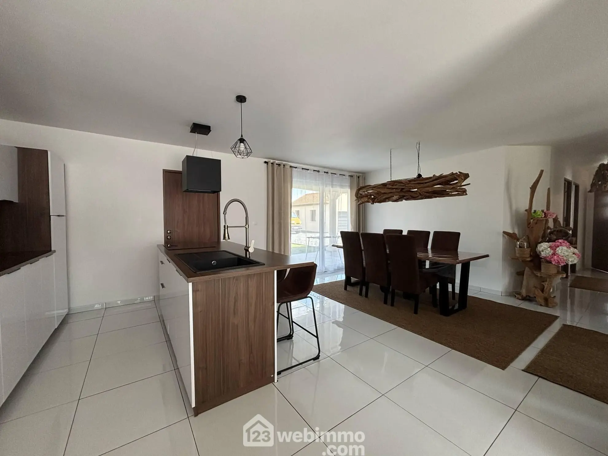 Maison moderne de 105 m² à Châtellerault avec terrain clos et garage 