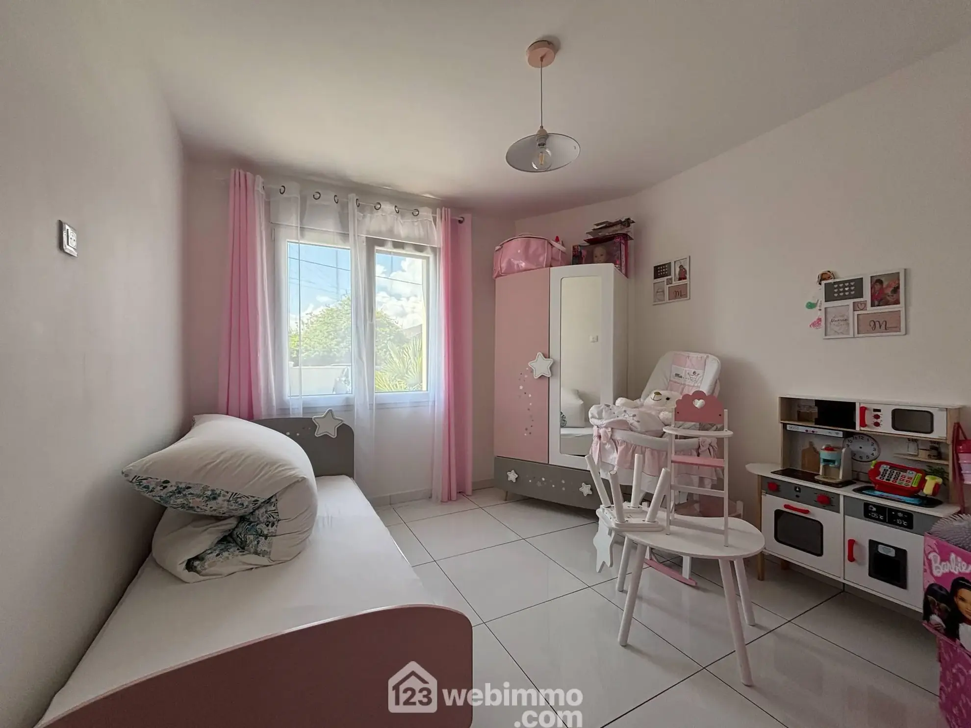 Maison moderne de 105 m² à Châtellerault avec terrain clos et garage 