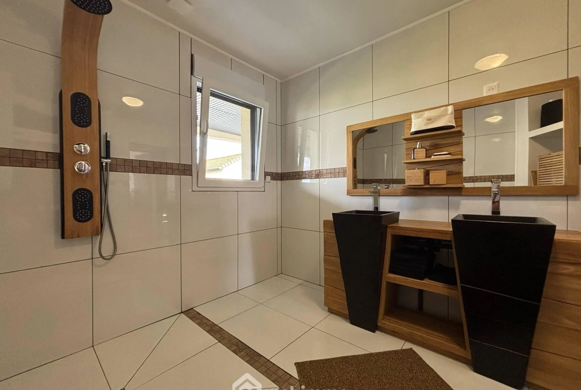 Maison moderne de 105 m² à Châtellerault avec terrain clos et garage 