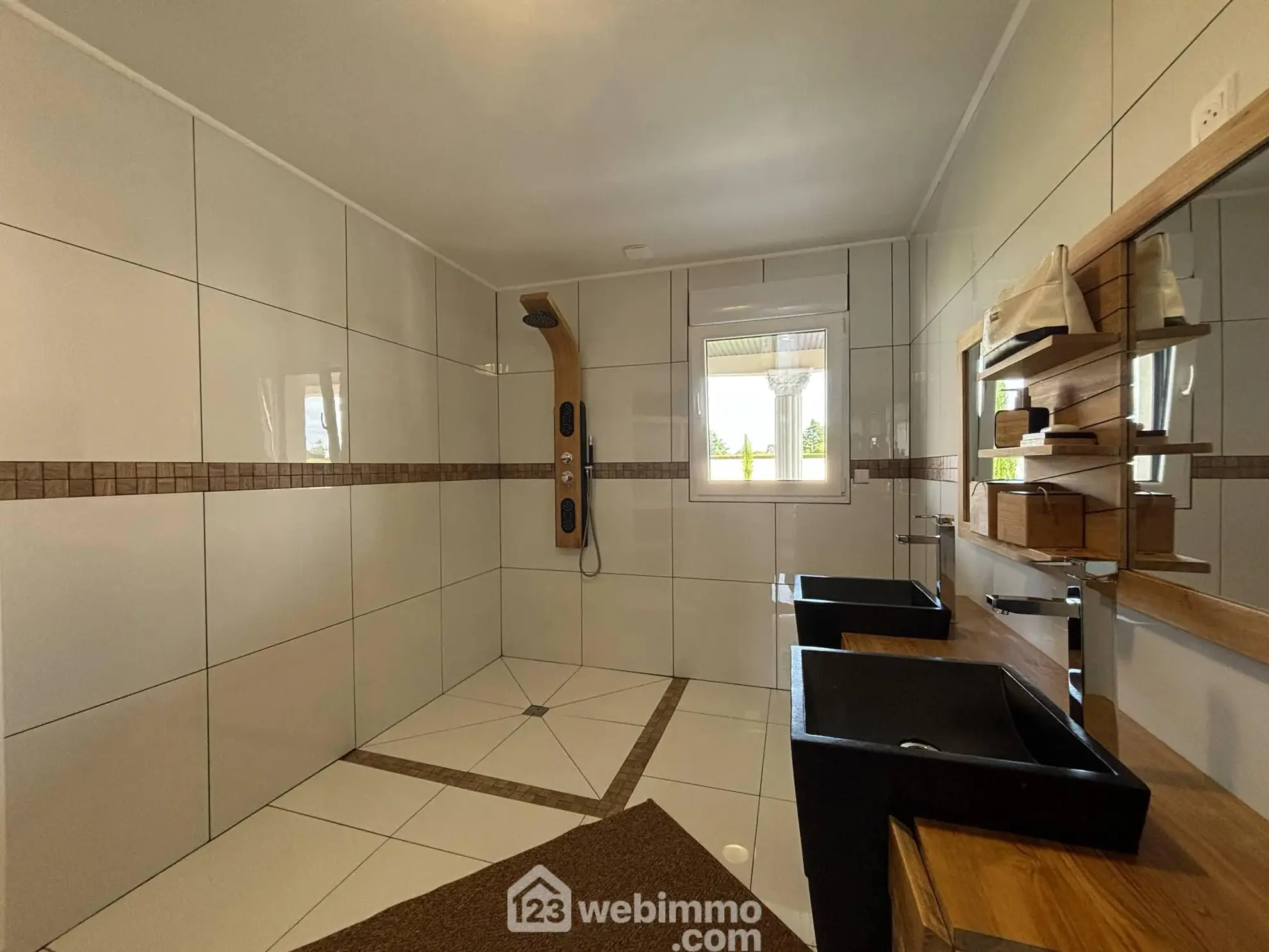 Maison moderne de 105 m² à Châtellerault avec terrain clos et garage 