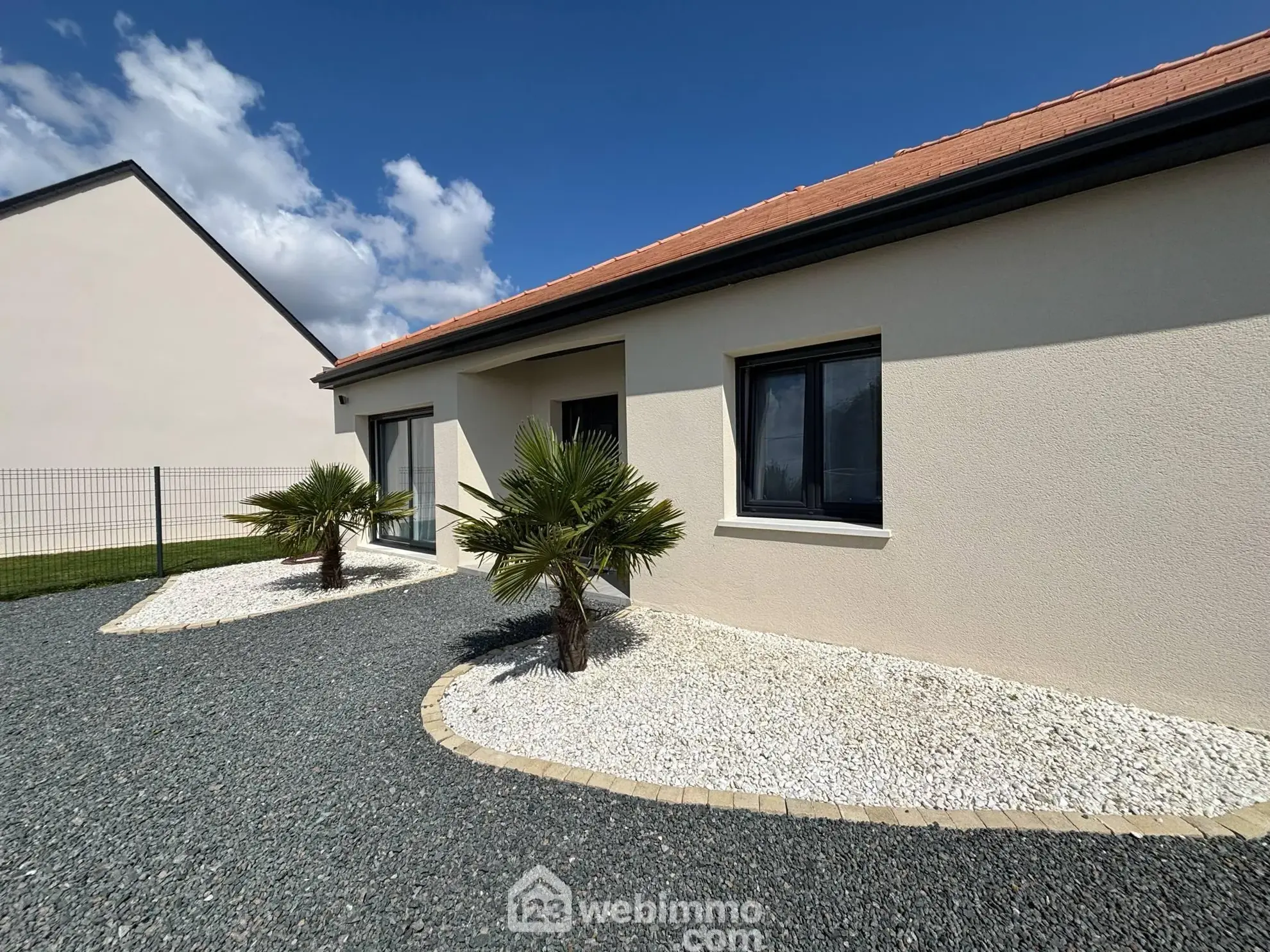 Maison moderne de 105 m² à Châtellerault avec terrain clos et garage 