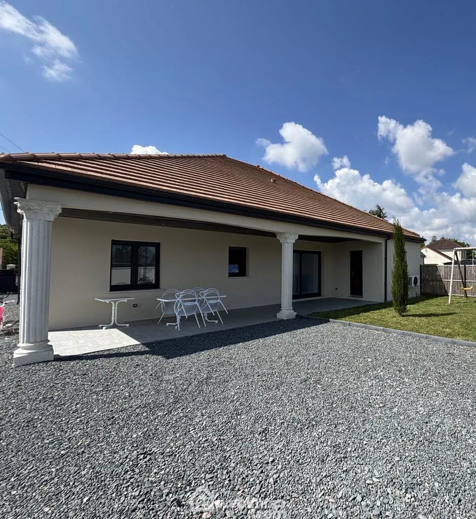 Maison moderne de 105 m² à Châtellerault avec terrain clos et garage 