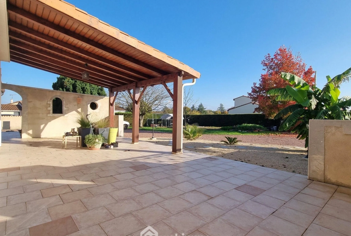 Villa de 143 m² avec piscine à Migné-Auxances près de Poitiers 