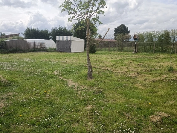 Terrain constructible de 1123 m² à Précieux, secteur Montbrison-Saint-Étienne