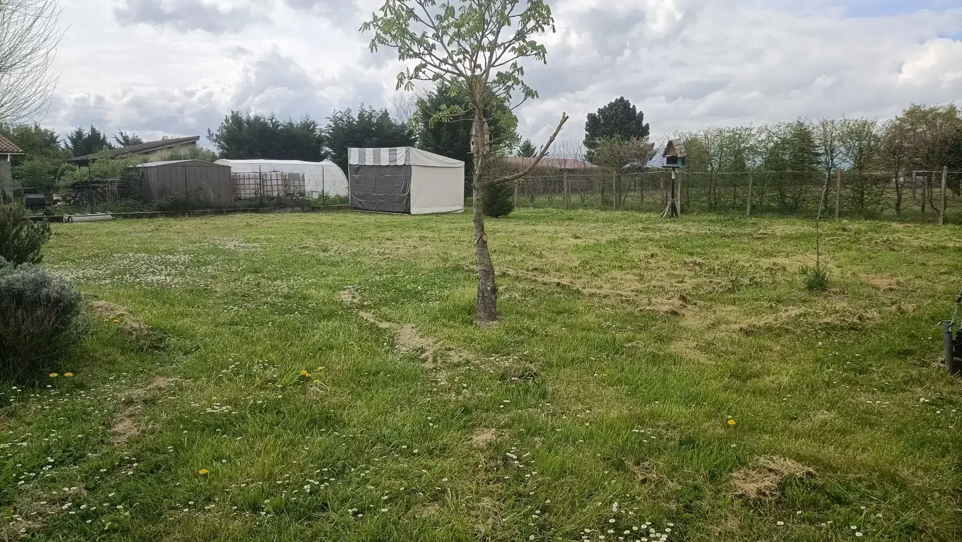 Terrain constructible de 1123 m² à Précieux, secteur Montbrison-Saint-Étienne 