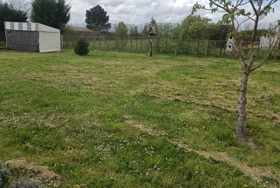 Terrain constructible de 1123 m² à Précieux, secteur Montbrison-Saint-Étienne 