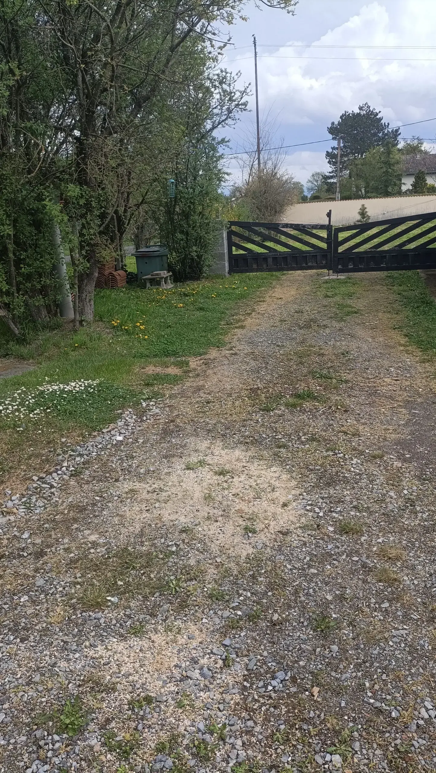 Terrain constructible de 1123 m² à Précieux, secteur Montbrison-Saint-Étienne 