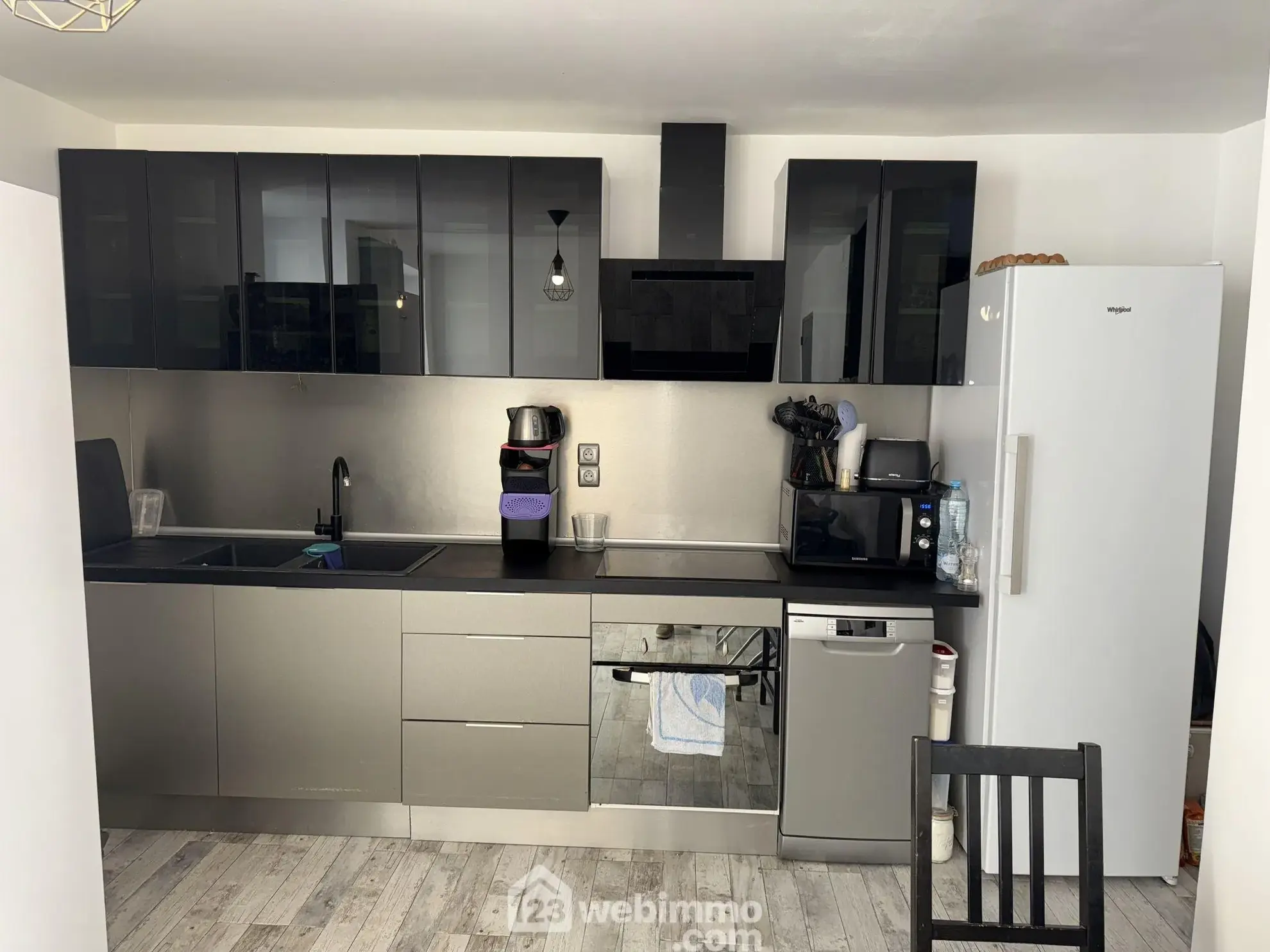 Maison de 105 m² avec deux appartements louables à Vauvert - Investissement ou résidence 