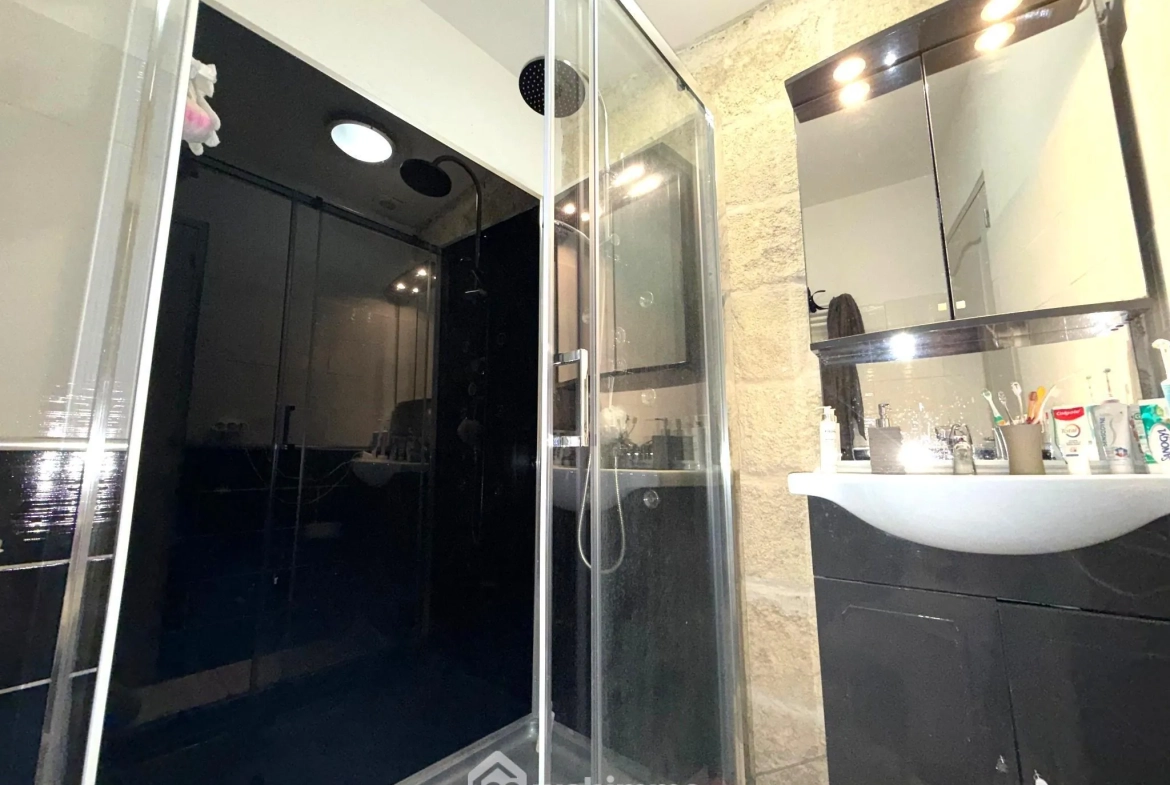 Maison de 105 m² avec deux appartements louables à Vauvert - Investissement ou résidence 