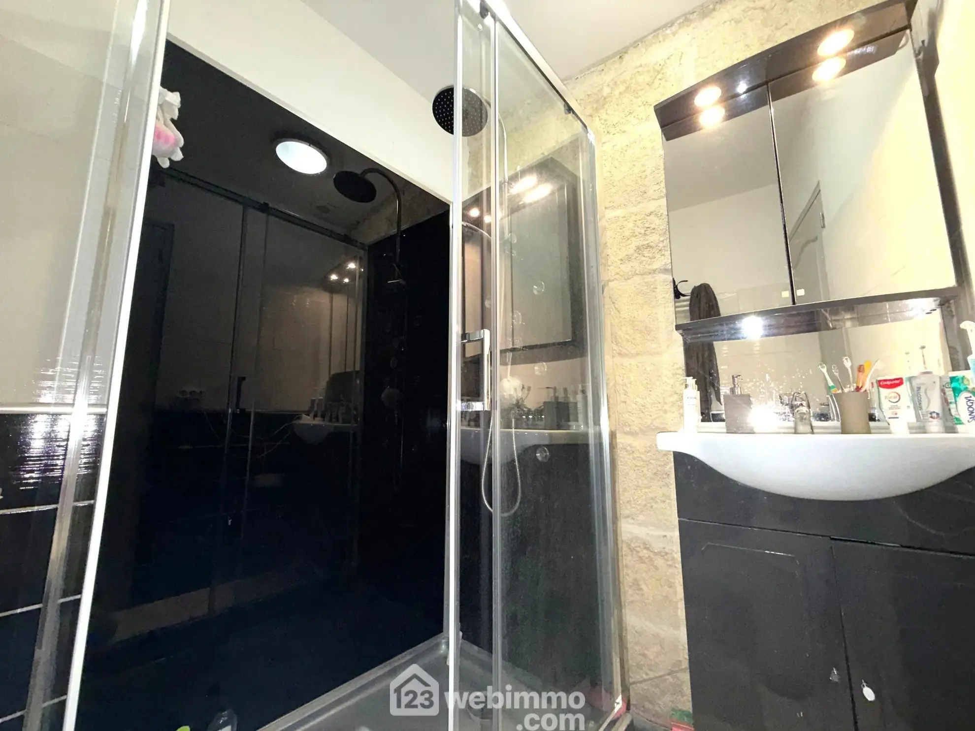 Maison de 105 m² avec deux appartements louables à Vauvert - Investissement ou résidence 