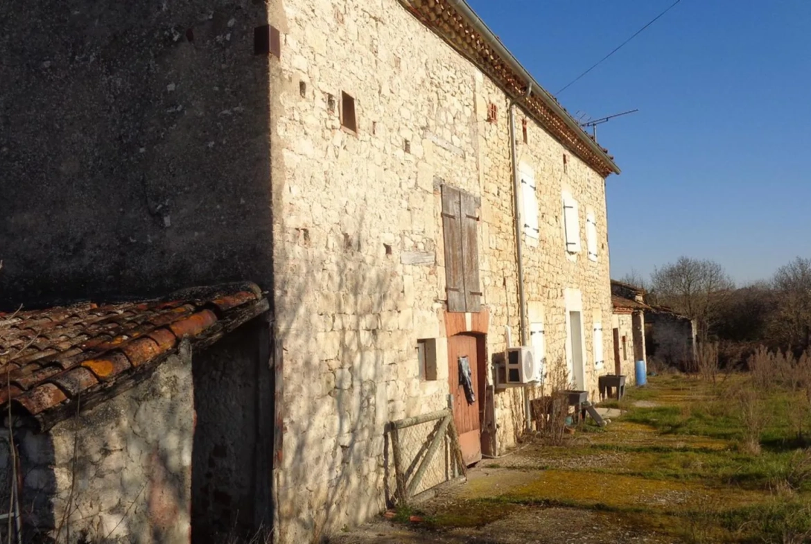 Fermette à rénover près d'Albi avec dépendances et terrain de 2564 m² 