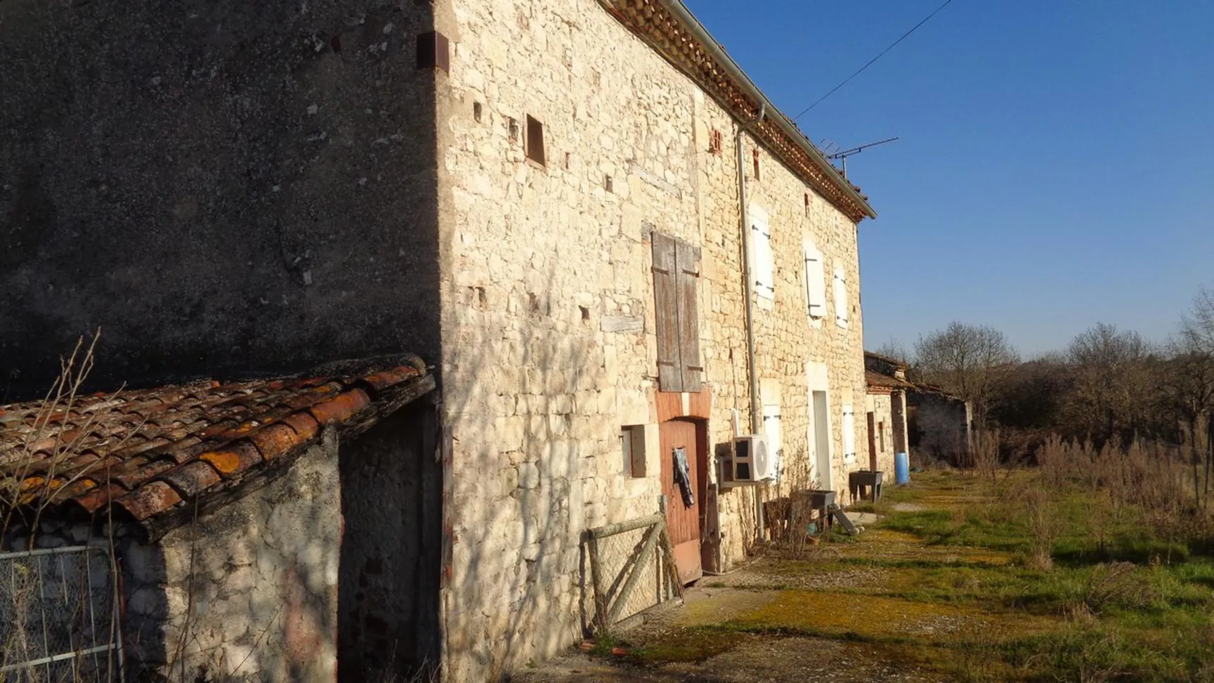 Fermette à rénover près d'Albi avec dépendances et terrain de 2564 m² 