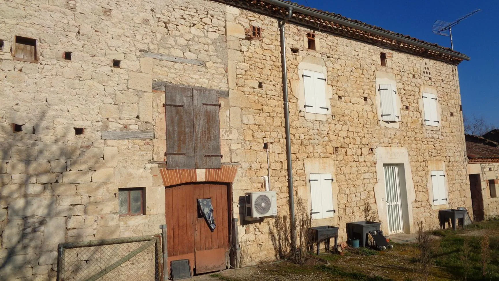 Fermette à rénover près d'Albi avec dépendances et terrain de 2564 m² 