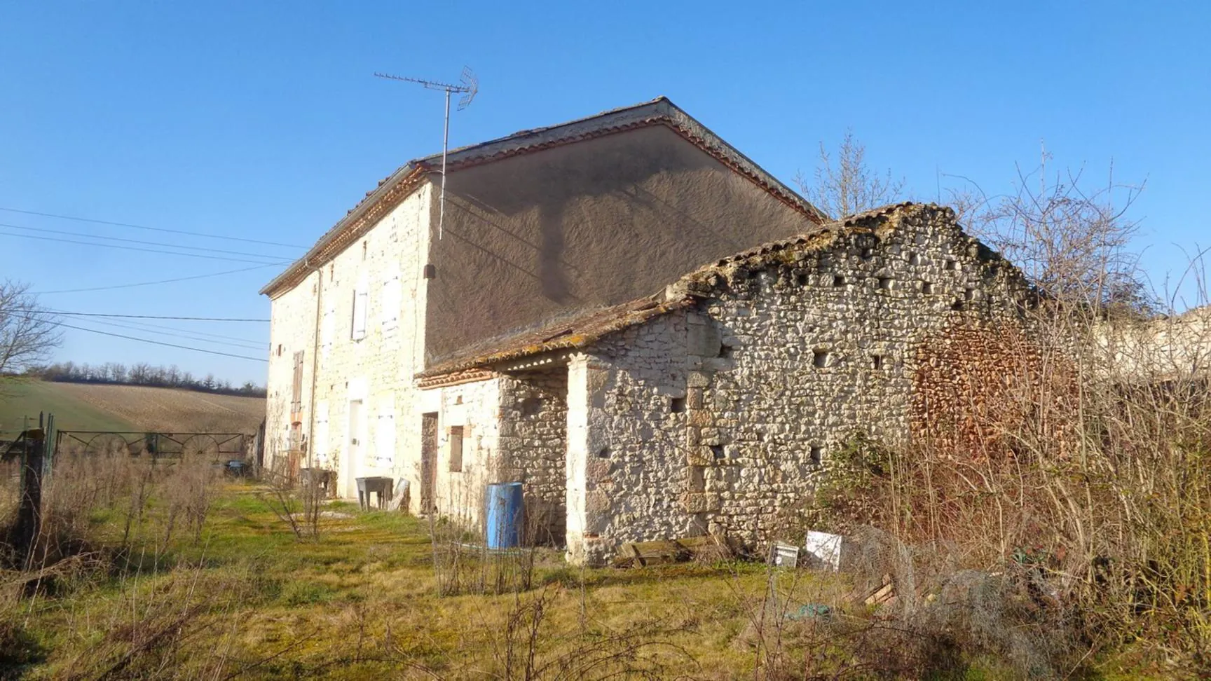 Fermette à rénover près d'Albi avec dépendances et terrain de 2564 m² 