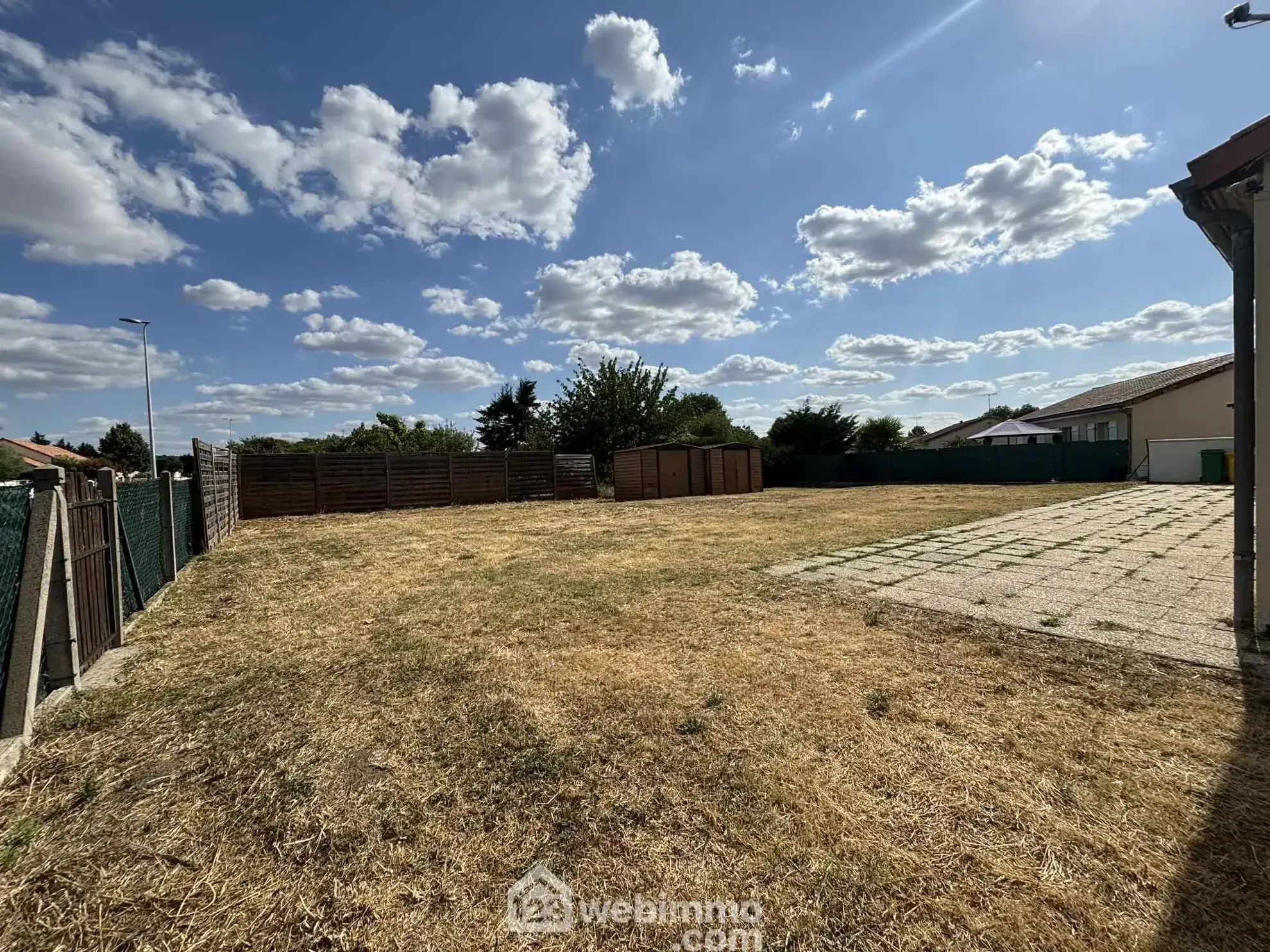 Maison de plain-pied de 97 m² à Ingrandes avec jardin et garage 